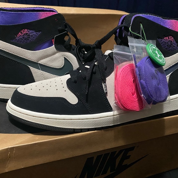 Paris Saint-Germain x Air Jordan 1 - Picture 5 of 6